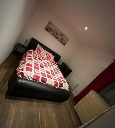 Maisonette De Plain Pied A 5 A Pied De La Gare De Denain. * Denain